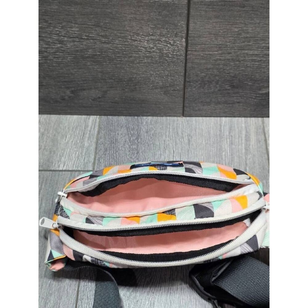 Kavu Spectator funny pack multicolor pockets Bag Chevron Sketch B000672 - Picture 7 of 9